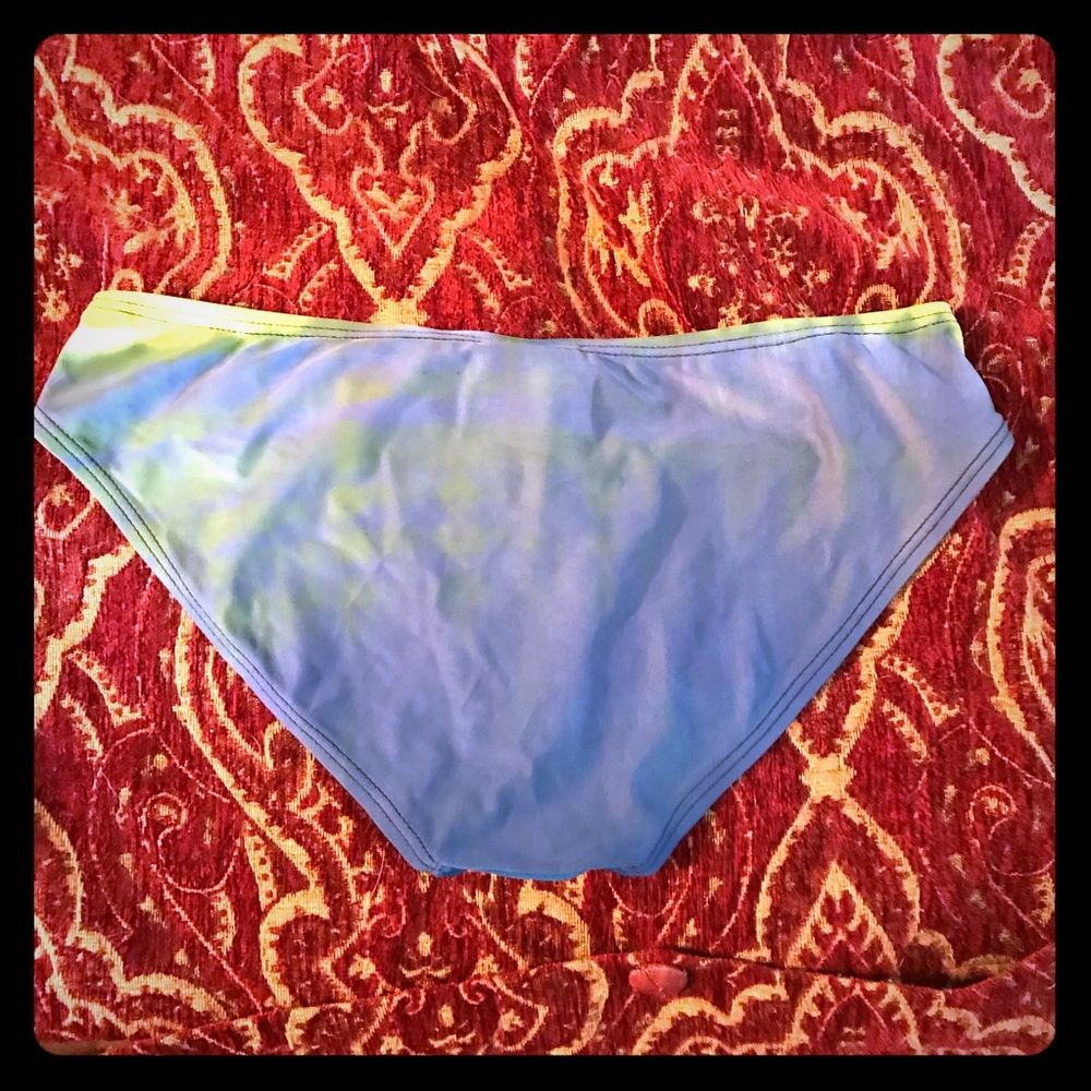 Bikini Top & Bottom - Picture 3 of 5
